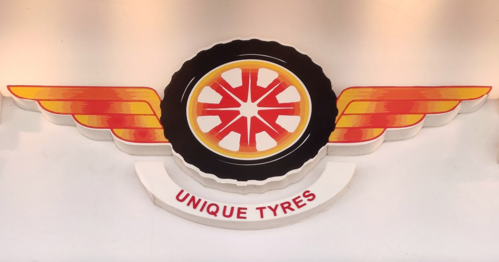 Unique Traders Logo